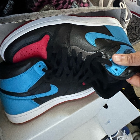 Wmns Air Jordan 1 High OG 'NC to Chi' - Picture 2 of 2